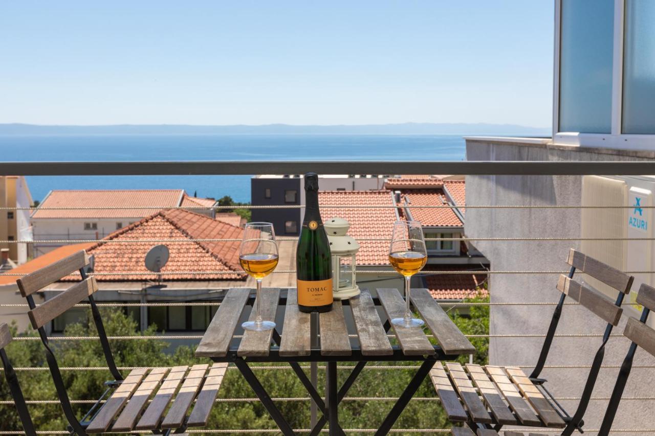 Left & Right With Jacuzzi, 4 Stars Appartement Makarska